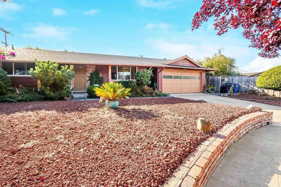 649 Cherokee Ct, Hayward, CA 94544 - Image #2