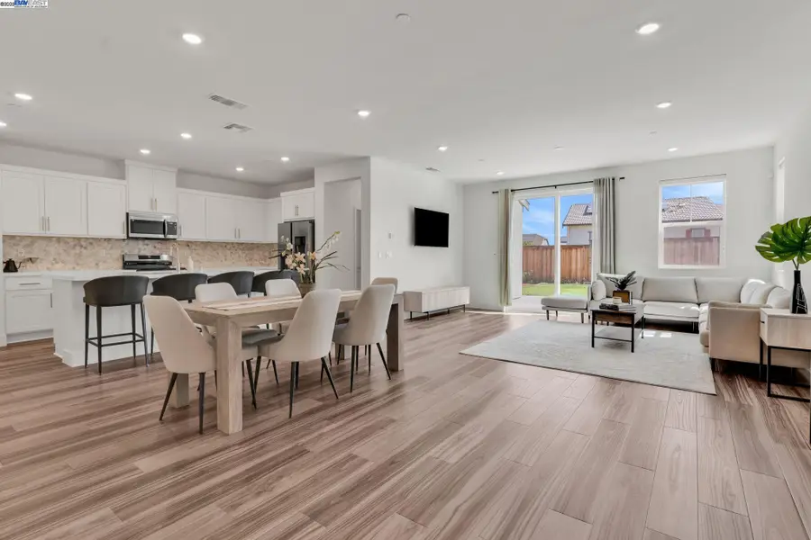 5946 Markham Dr, Tracy, CA 95377 - Image #2