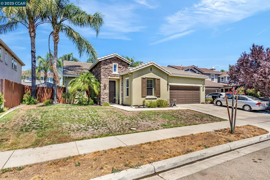 1325 Beaver Creek Dr, Patterson, CA 95363 - Image #2