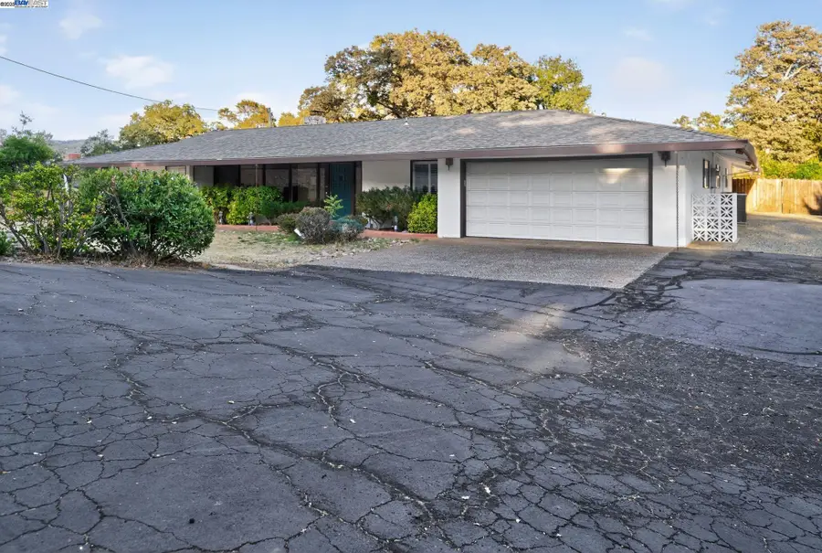 20521 Upper Hillview Dr, Sonora, CA 95370 - Image #2