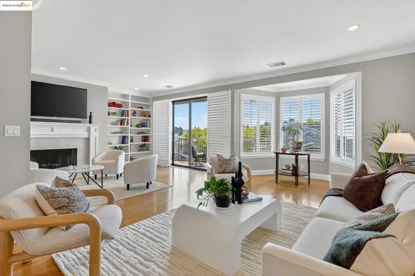 64 Schooner Hl, Oakland, CA 94618