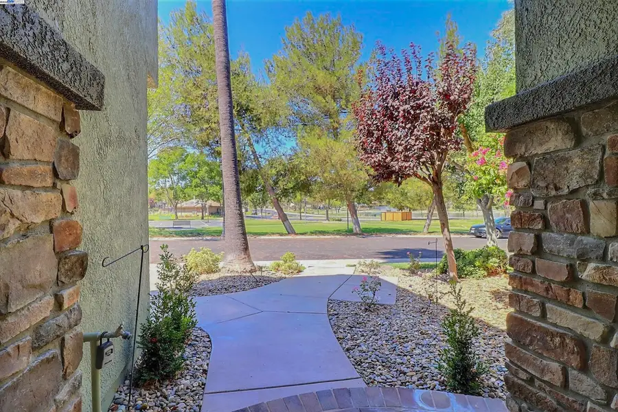 531 Half Moon Ct, Discovery Bay, CA 94505 - Image #2