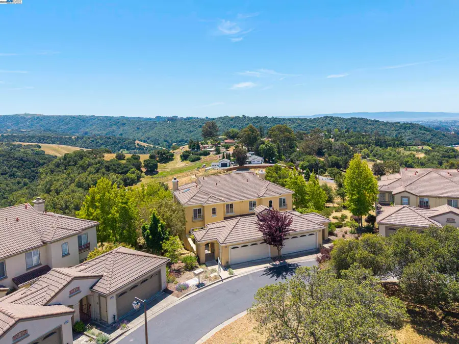 22284 E Lyndon Loop, Castro Valley, CA 94552 - Image #2