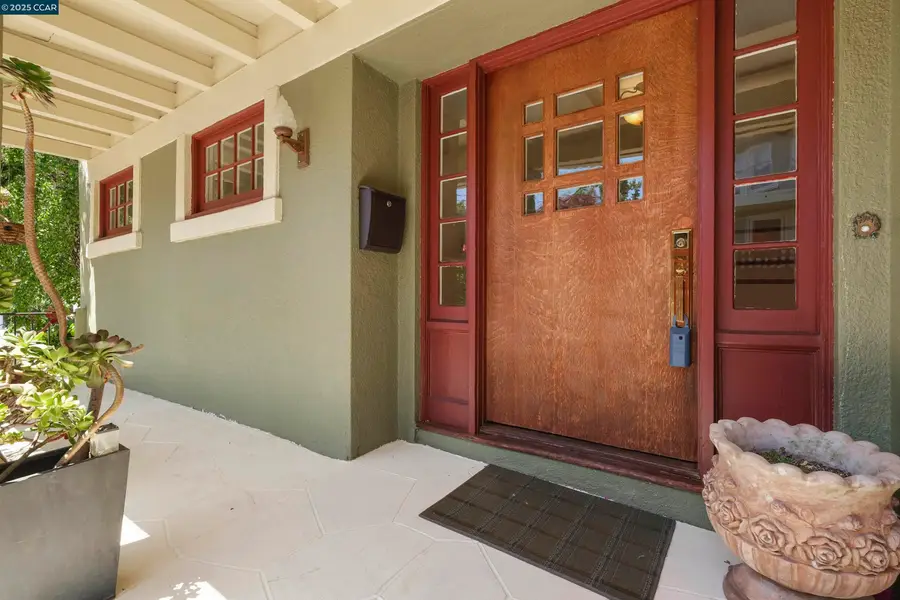 484 Forest St, Oakland, CA 94618 - Image #3