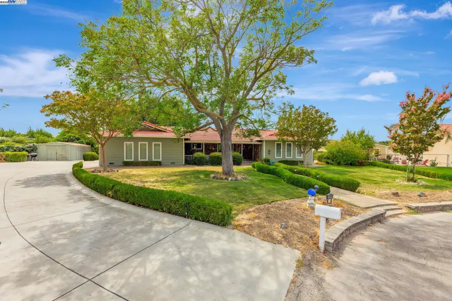 25999 Carbona Ct, Tracy, CA 95377 - Image #2