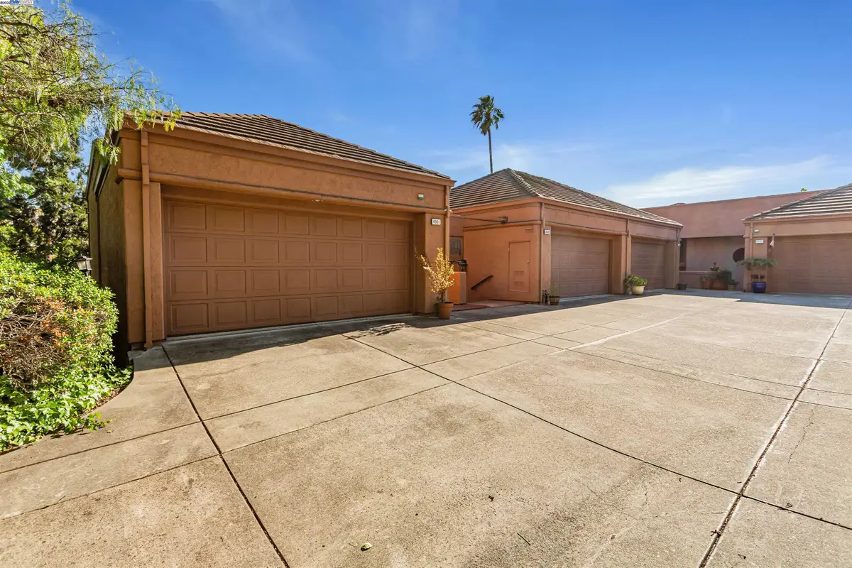4001 W Lakeshore Dr, San Ramon, CA 94582 - Image #1