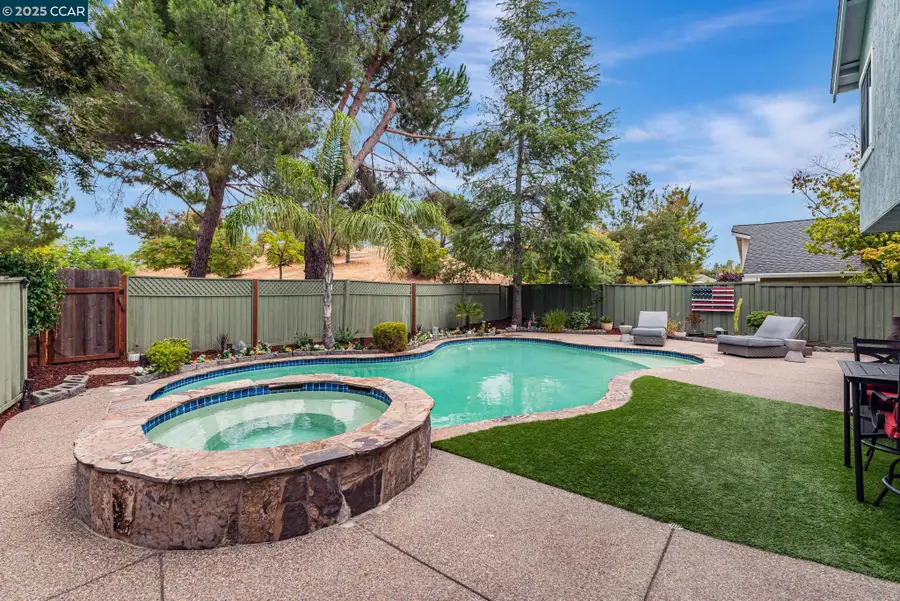 2207 Bridgeport Way, Martinez, CA 94553 - Image #2