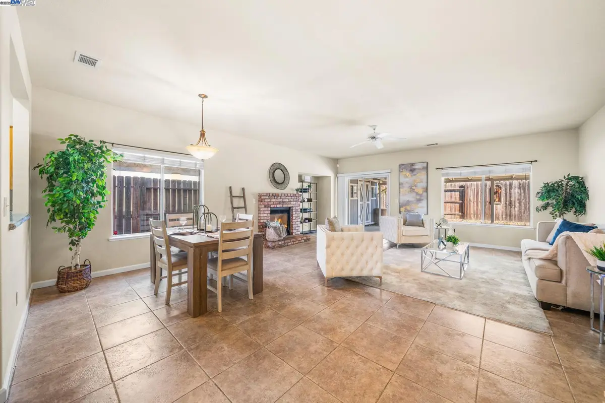 1983 Cork Oak Ln, Manteca, CA 95336 - Image #1