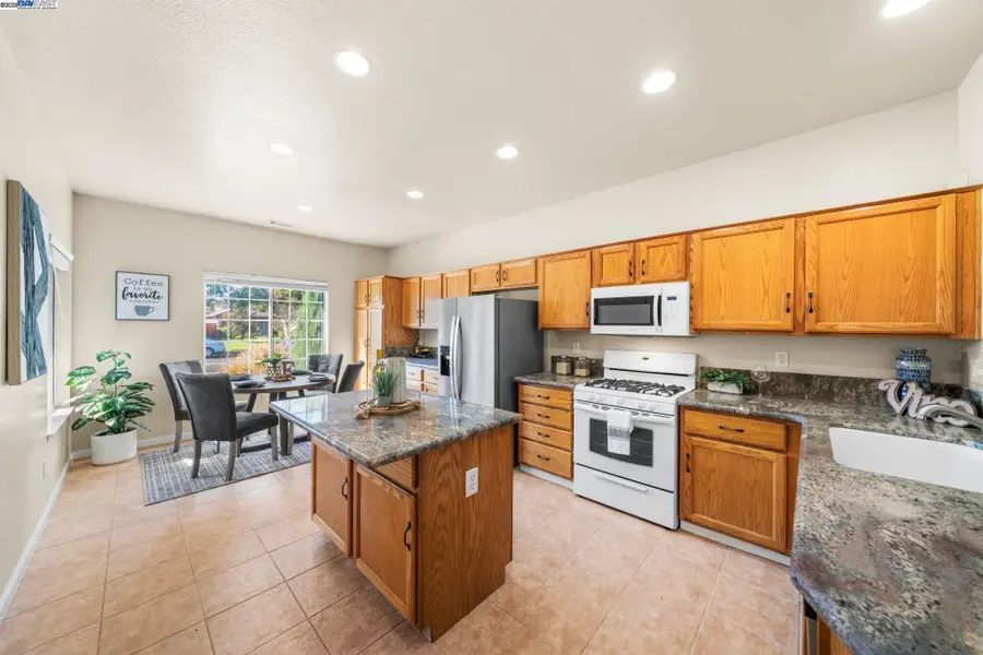 1983 Cork Oak Ln, Manteca, CA 95336 - Image #2