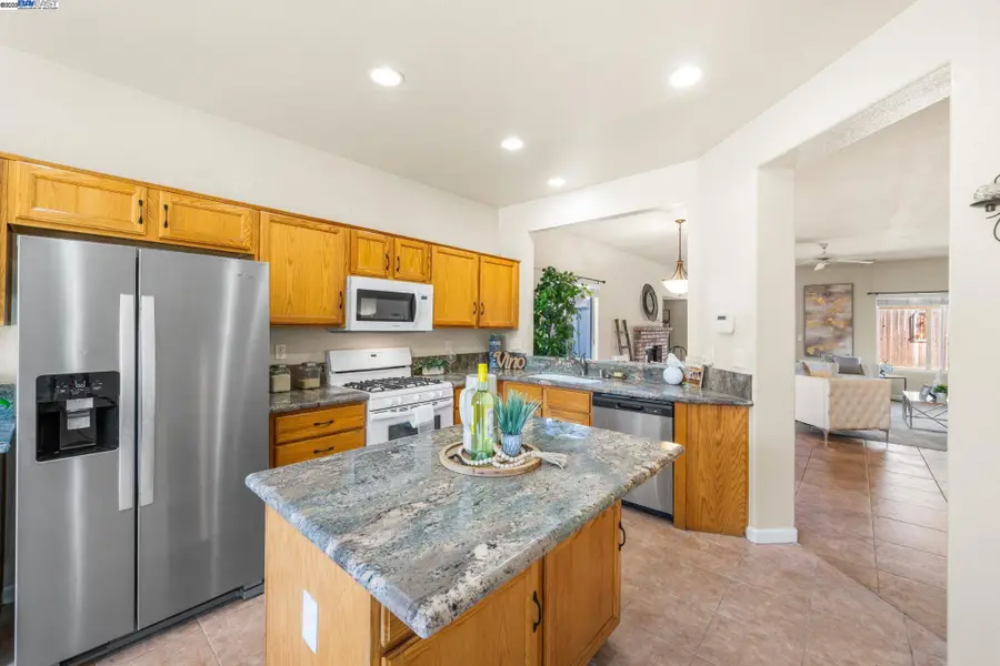 1983 Cork Oak Ln, Manteca, CA 95336 - Image #3