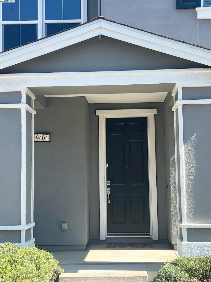 9404 Dunbar Dr, Oakland, CA 94603 - Image #3