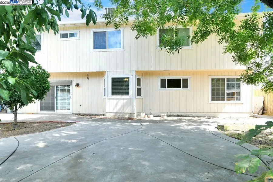 9027 Casterbridge Dr, Stockton, CA 95209 - Image #2