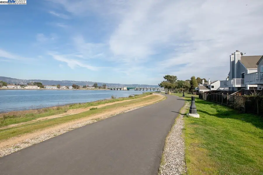 158 Oak Park Dr, Alameda, CA 94502 - Image #2