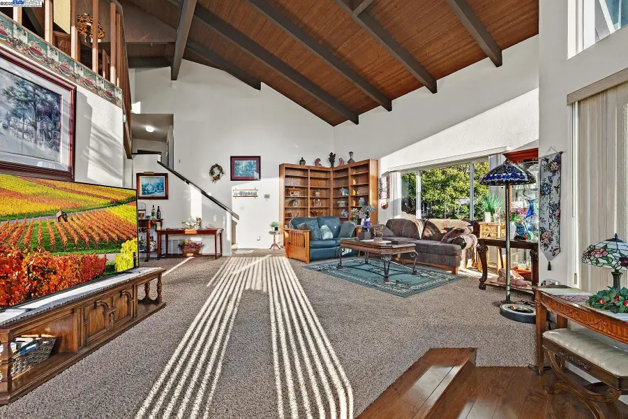 17220 Robey Dr, Castro Valley, CA 94546 - Image #3