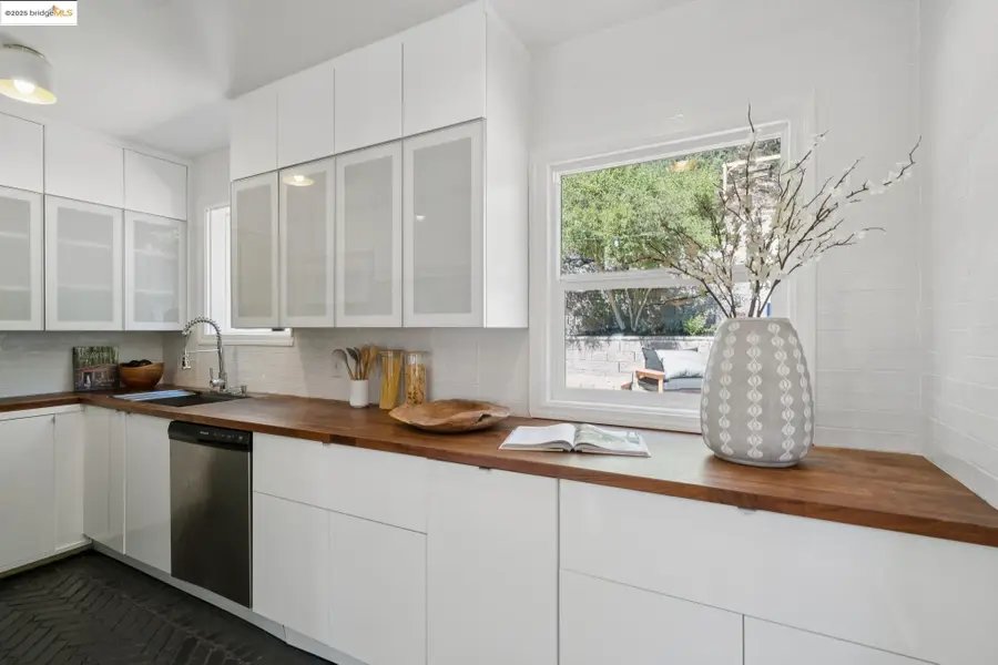 5673 Florence Ter, Oakland, CA 94611 - Image #2