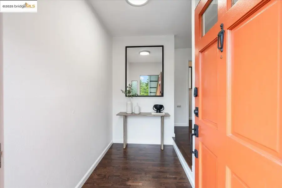 6861 Saroni Dr, Oakland, CA 94611 - Image #3