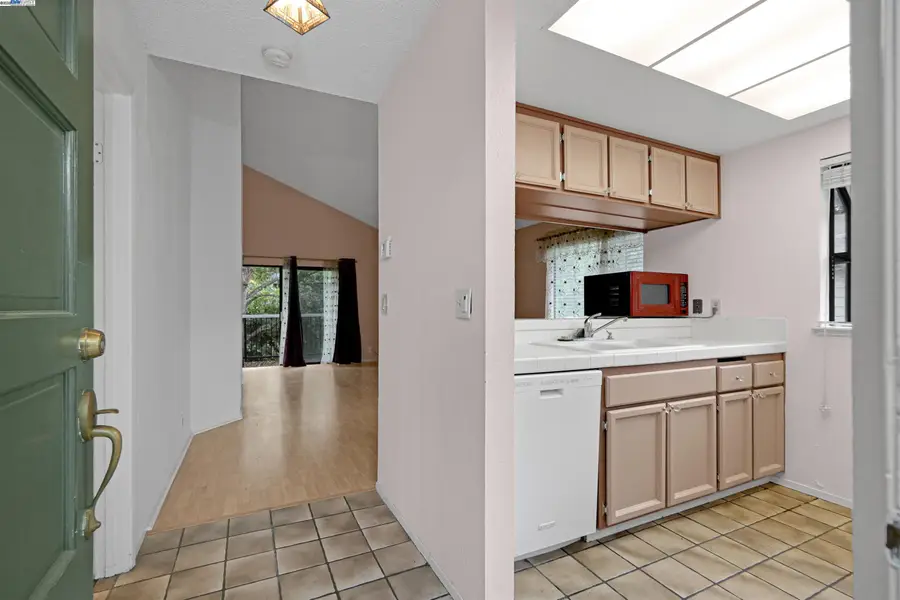 2437 Saint Helena Dr. #3, Hayward, CA 94542 - Image #3