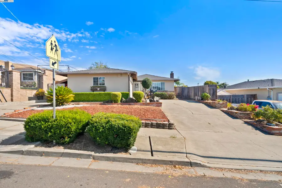 677 Fairway St, Hayward, CA 94544 - Image #3