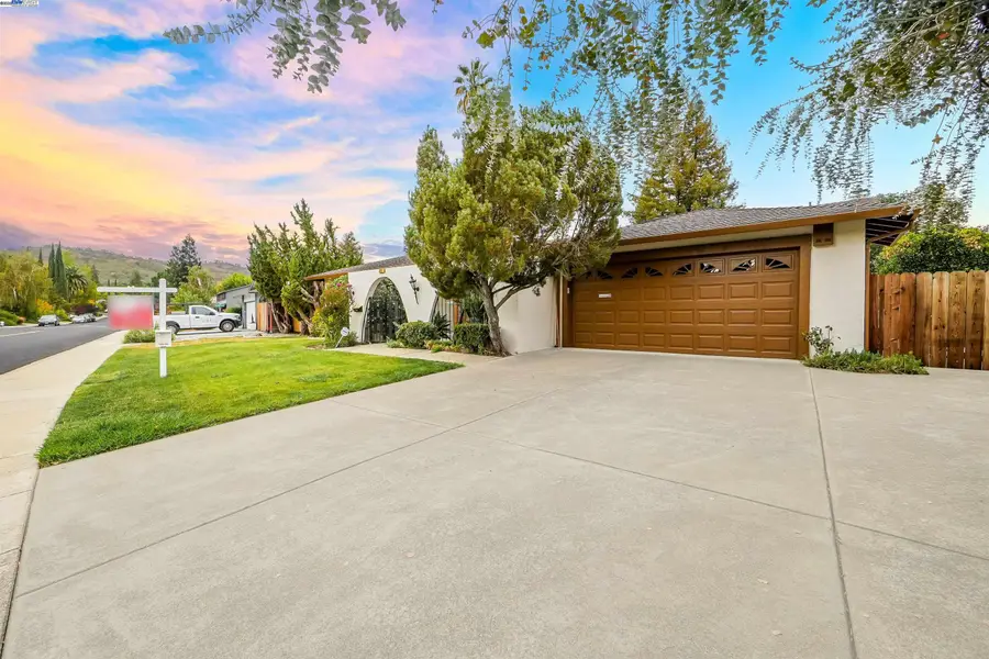 817 Cheyenne Dr, Walnut Creek, CA 94598 - Image #3