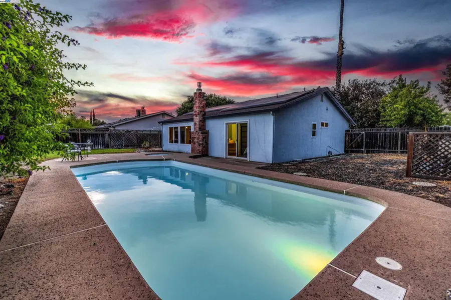 258 Turnstone Dr, Livermore, CA 94551 - Image #2