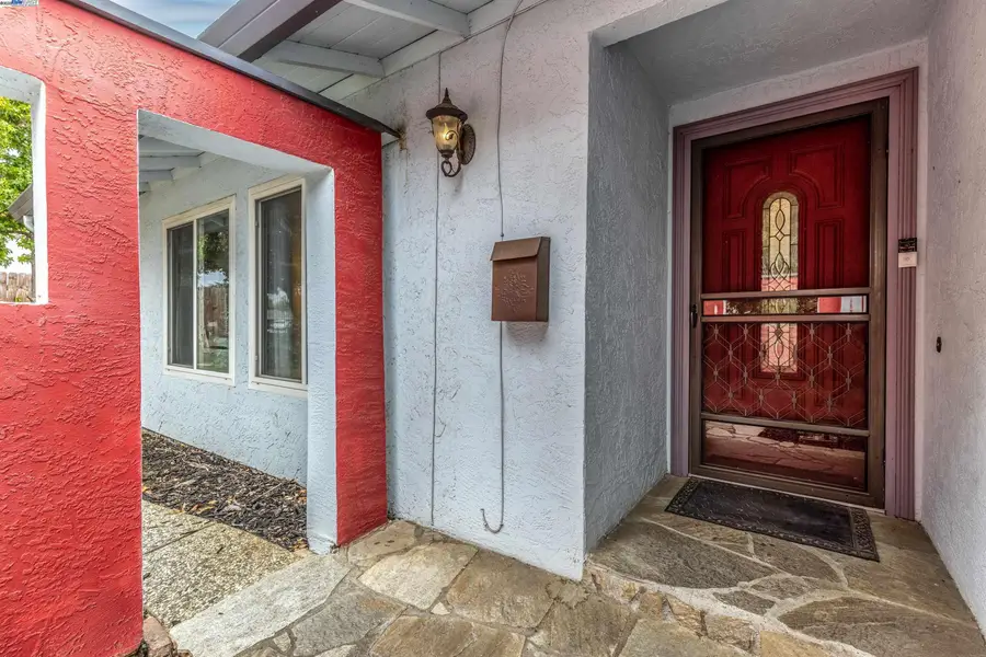 258 Turnstone Dr, Livermore, CA 94551 - Image #3