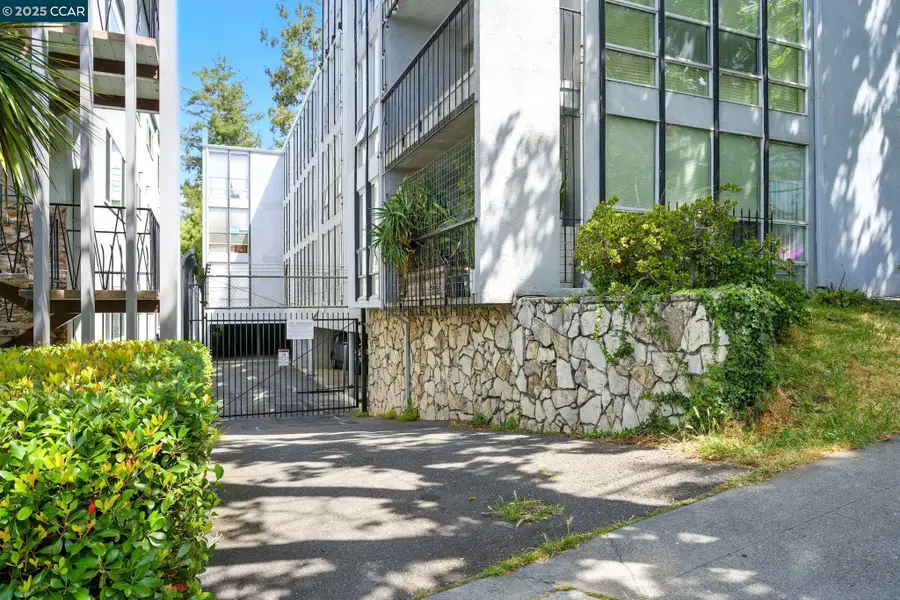 193 Montecito #303, Oakland, CA 94610 - Image #2