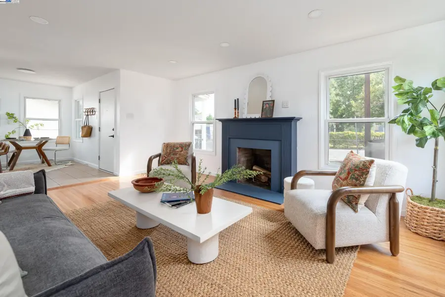 10906 Reposo Dr, Oakland, CA 94603 - Image #3