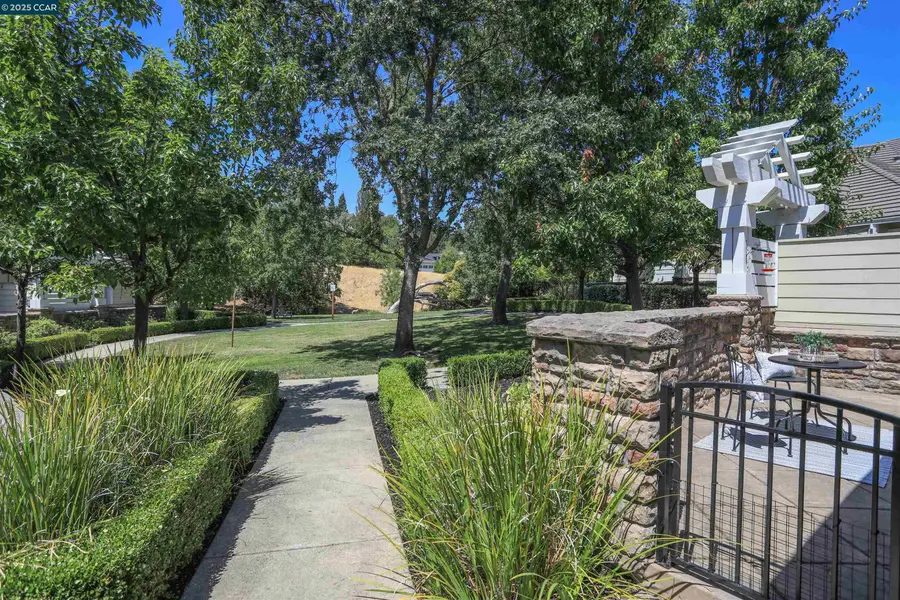 136 Sugarloaf Ct, Alamo, CA 94507 - Image #3