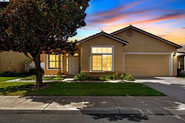 129 Little Johns Creek Dr, Oakdale, CA 95361