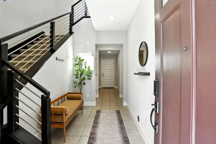 477 Mitchell Ave, Alameda, CA 94501 - Image #2