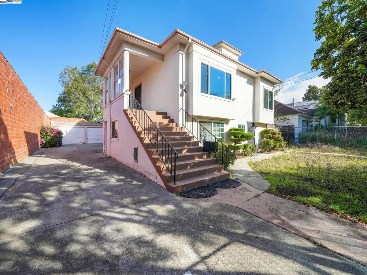 486 Mcauley St, Oakland, CA 94609 - Image #1
