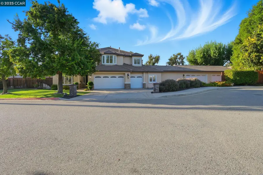 1975 Holly Creek Pl, Concord, CA 94521 - Image #2