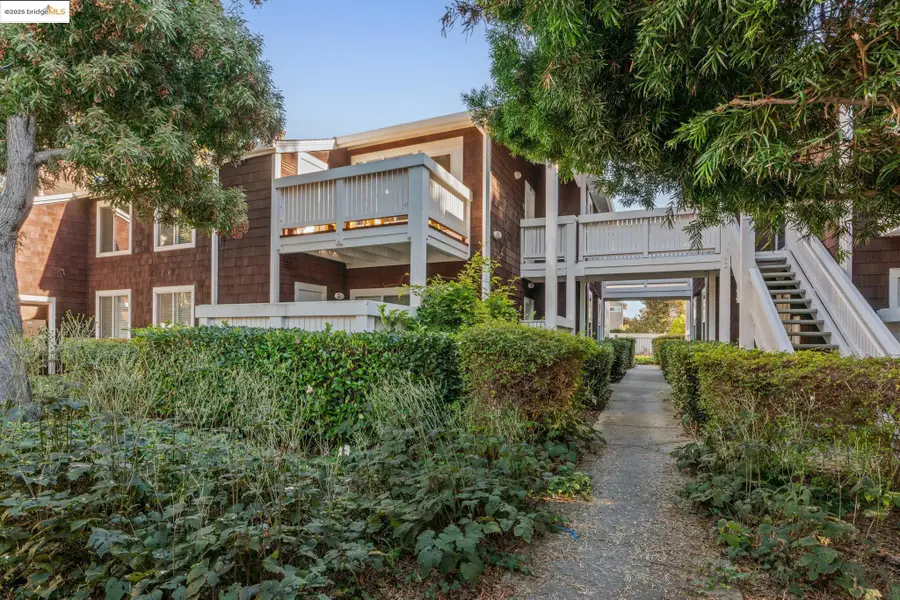 104 Marina Lakes Dr, Richmond, CA 94804 - Image #2