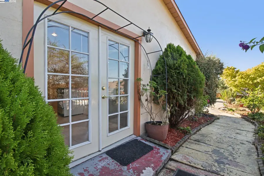 14683 Midland Rd, San Leandro, CA 94578 - Image #2
