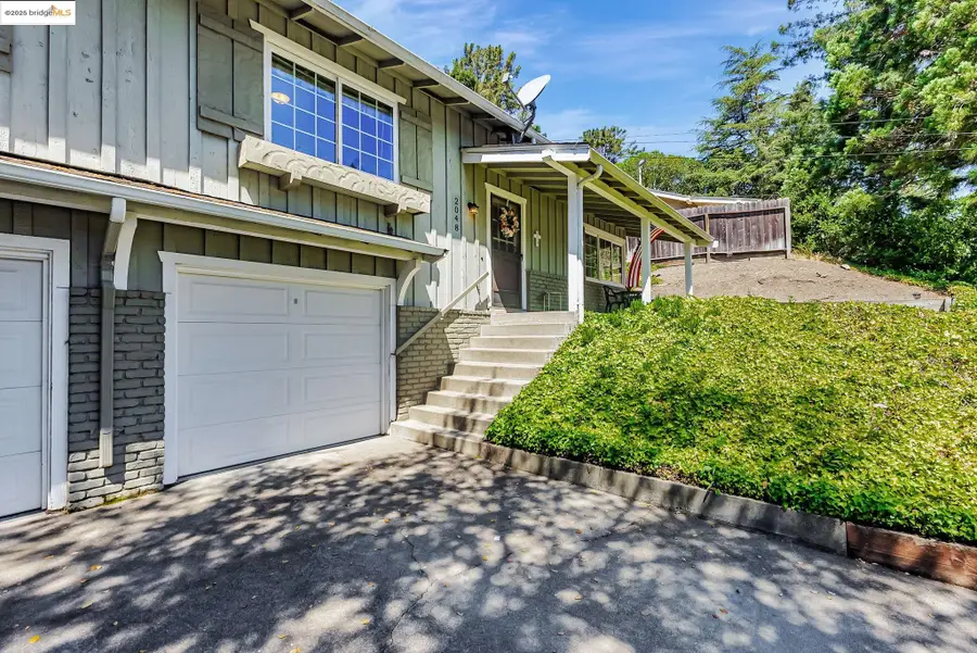 2048-2050 Donald Dr, Moraga, CA 94556 - Image #3