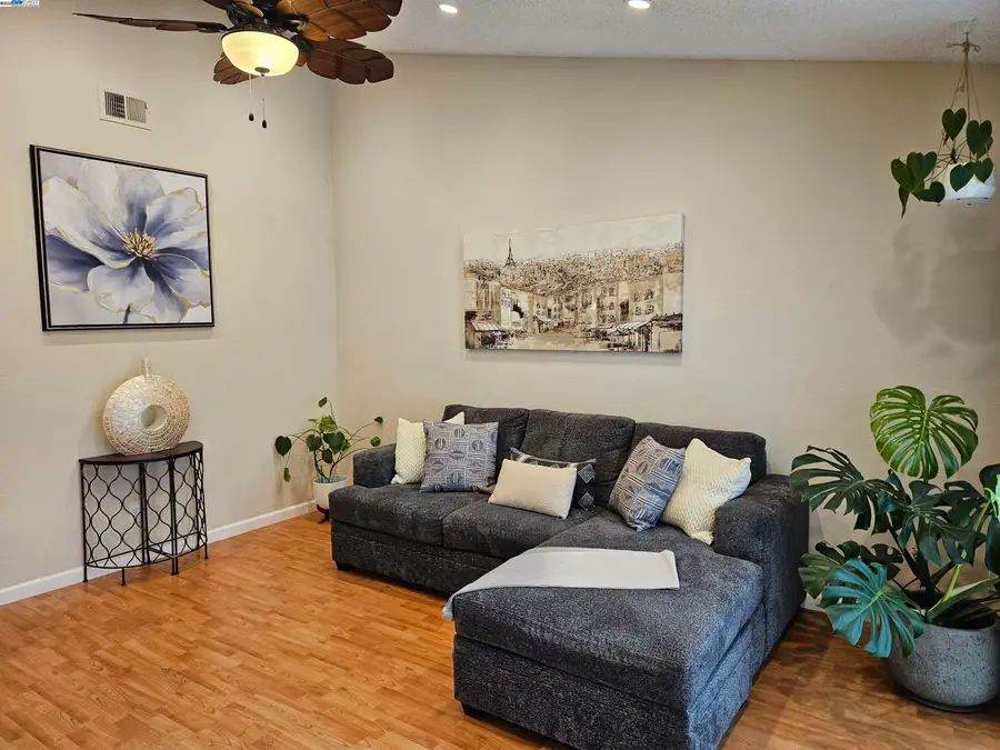 3847 Yorkshire St #8, San Leandro, CA 94578 - Image #2