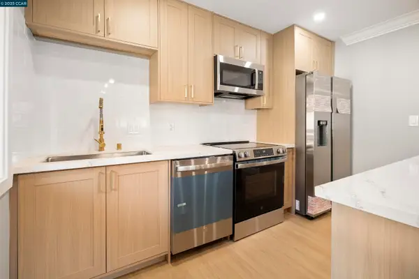 1437 Marchbanks Dr #8, Walnut Creek, CA 94598