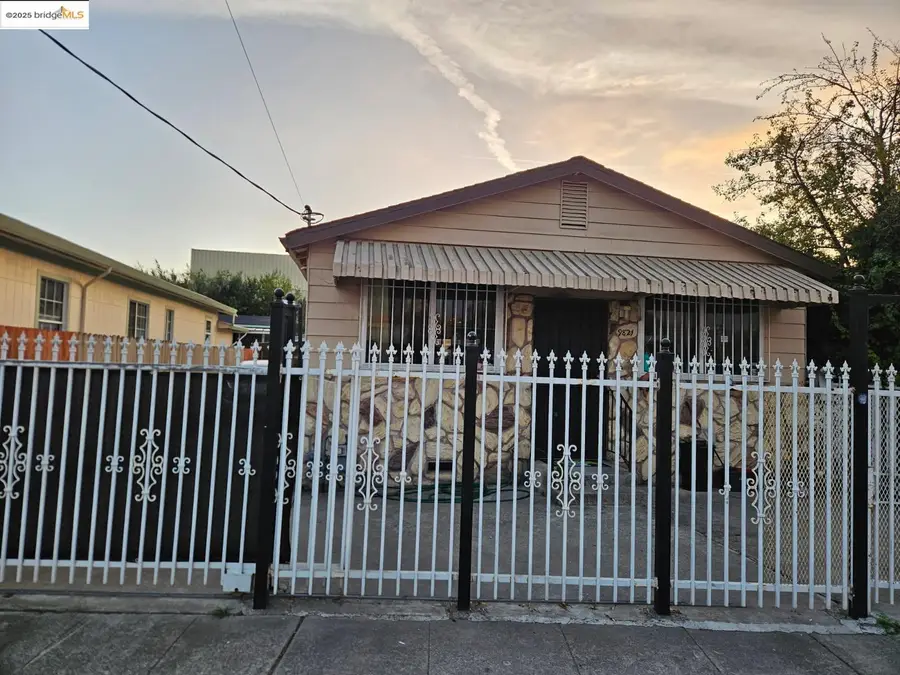 9821 E St, Oakland, CA 94503 - Image #2