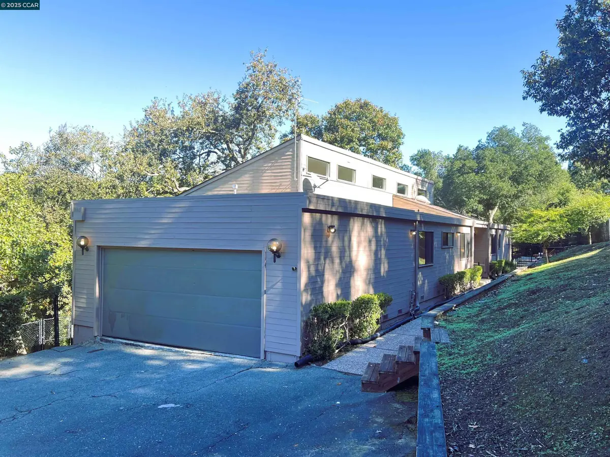 4 Wanda Ln, Orinda, CA 94563 - Image #1