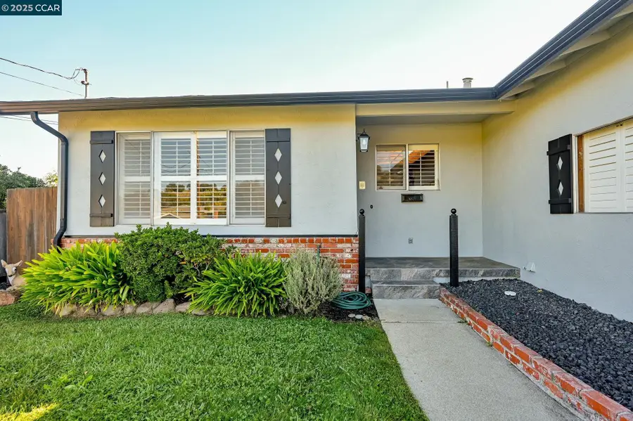 1132 Paradise Dr, Martinez, CA 94553 - Image #2