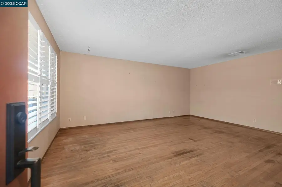 1132 Paradise Dr, Martinez, CA 94553 - Image #3