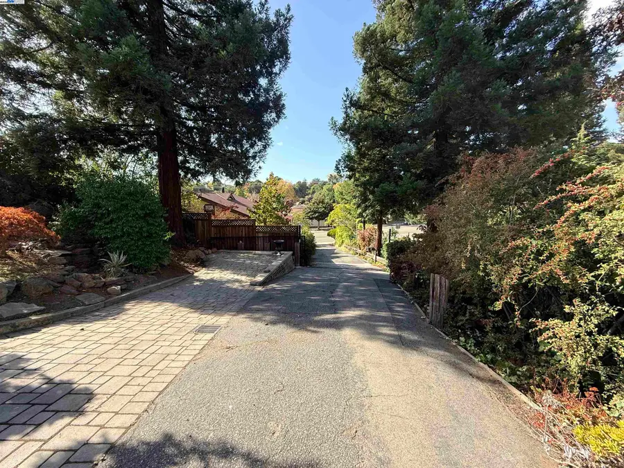 18338 Redwood Rd, Castro Valley, CA 94546 - Image #2