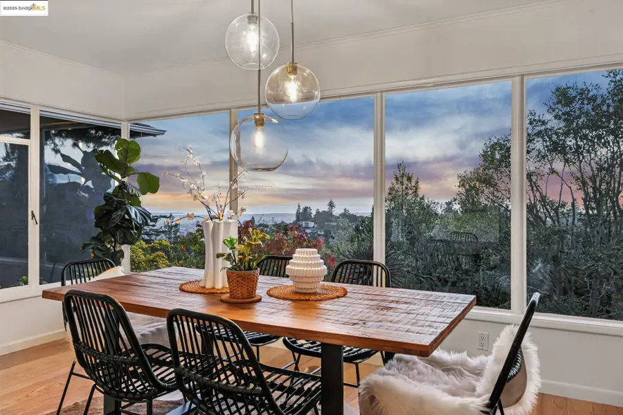 5973 Rincon Dr, Oakland, CA 94611 - Image #2