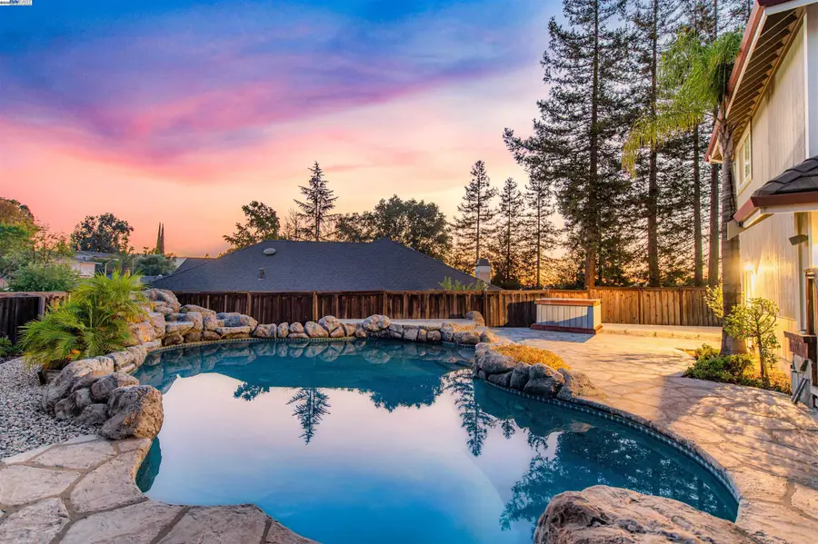 2947 Chardonnay Dr, Pleasanton, CA 94566 - Image #3