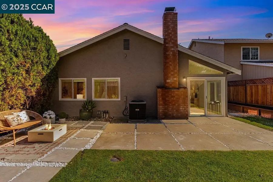 4954 Shadowfalls Dr, Martinez, CA 94553 - Image #2