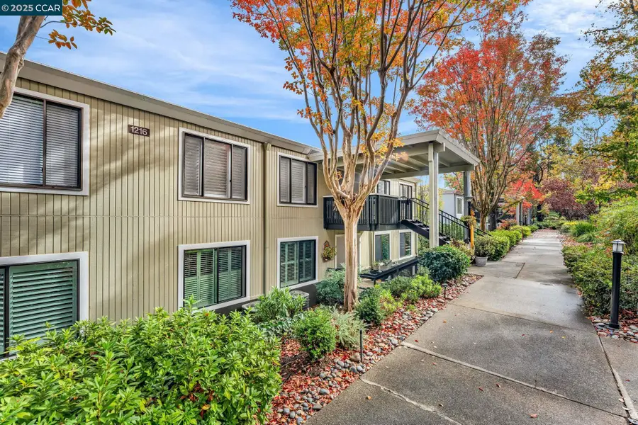 1216 Fairlawn Ct #8, Walnut Creek, CA 94595 - Image #3