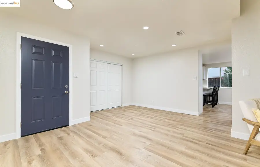 2117 Lopez Dr, Antioch, CA 94509 - Image #2