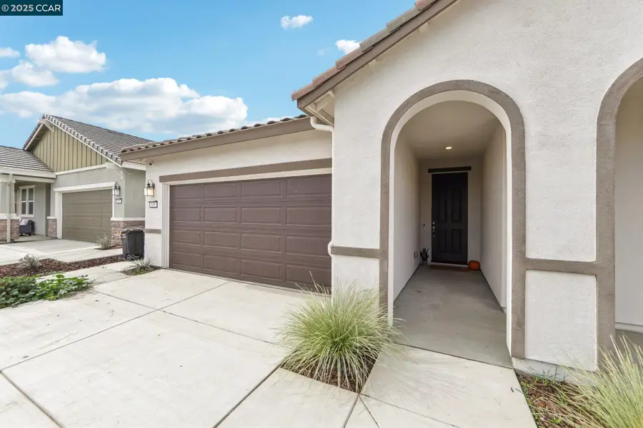 649 Lugana Lane, Oakley, CA 94561 - Image #2