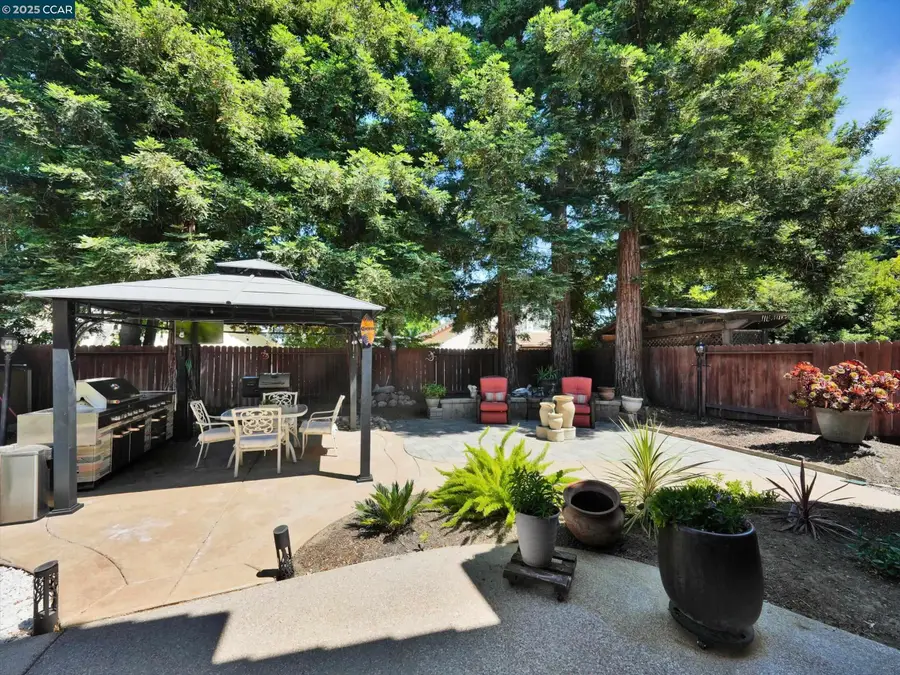 913 Cedar Brook Ln, Vacaville, CA 95687 - Image #2