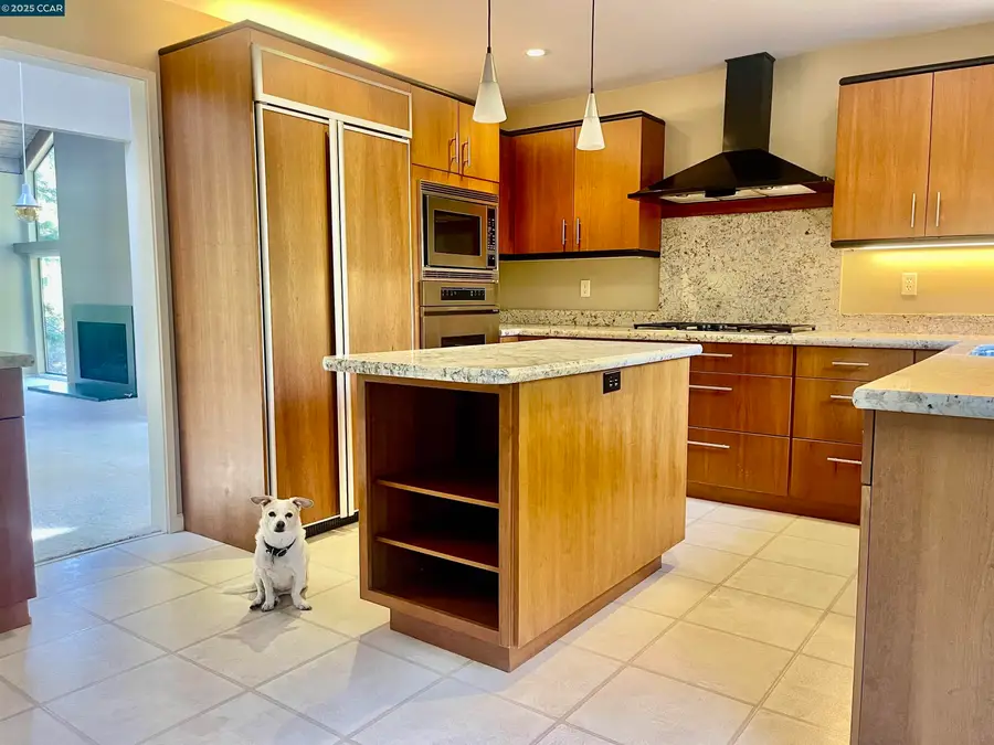 200 The Knoll #End, Orinda, CA 94563 - Image #2